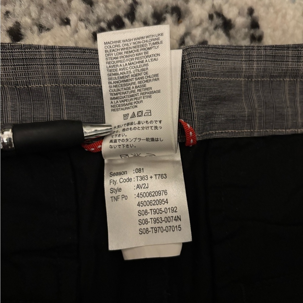 The North Face Women's Black Bermuda Shorts - Picture 4 of 6